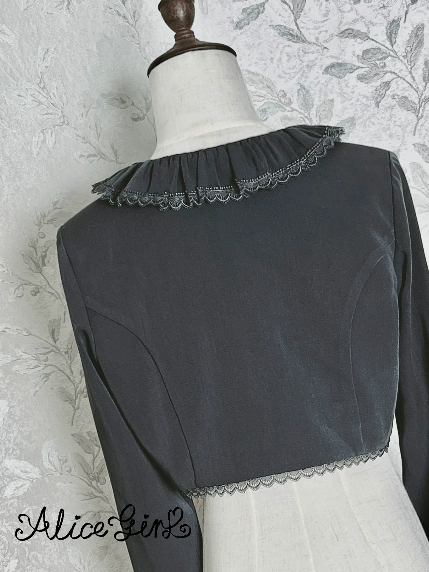 Alice Girl - Duke of Victoria - Classic Lolita Long Sleeve Bolero - Image 6