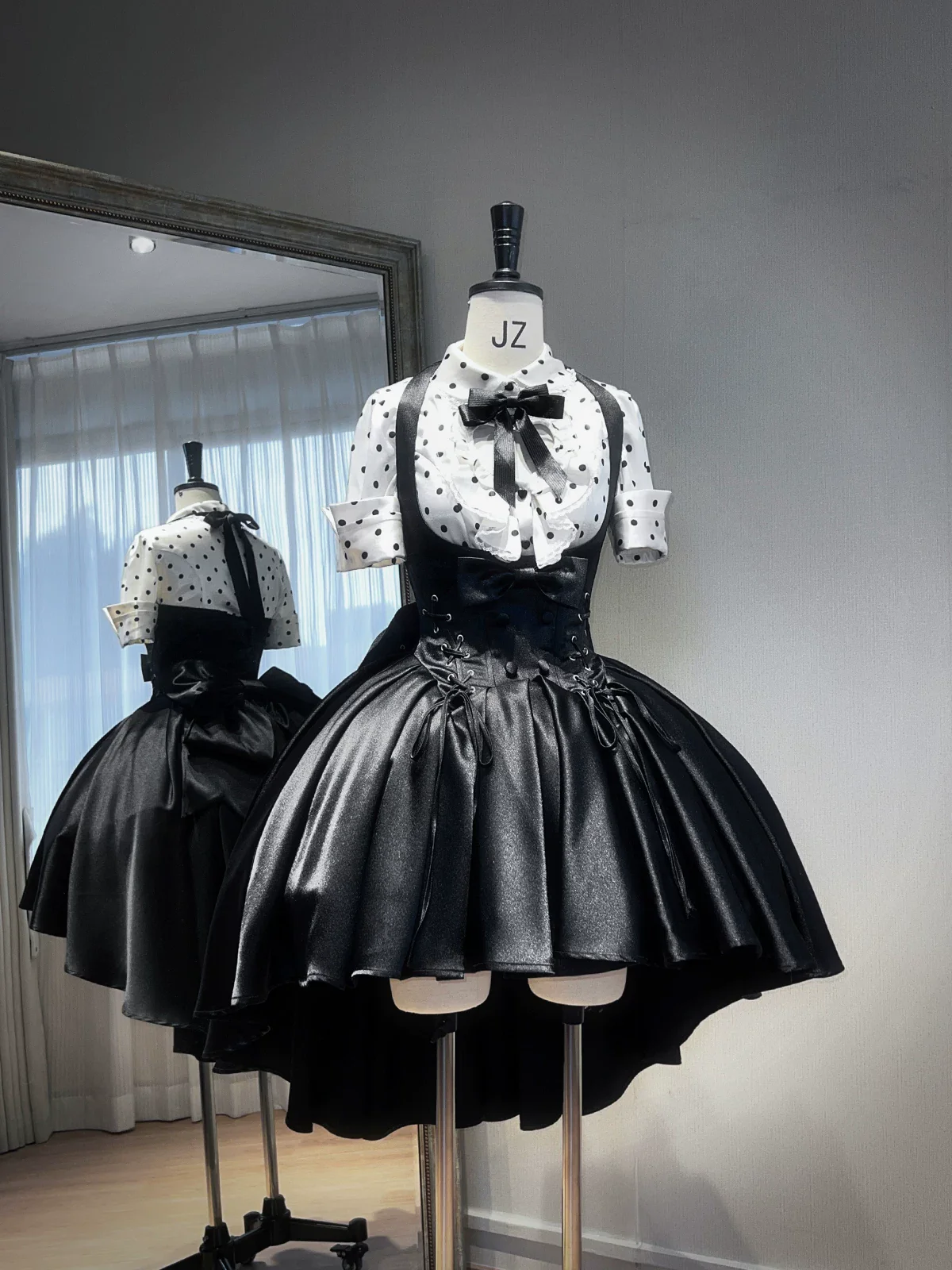 Dalmatian - Gothic Lolita Bust-supporting JSK Dress, High-low Hem - Image 3