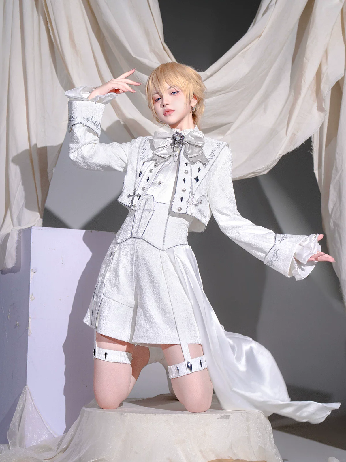 Silver Covenant - White Ouji Lolita Embroidery Coat and Shorts Set with Cross - Image 4